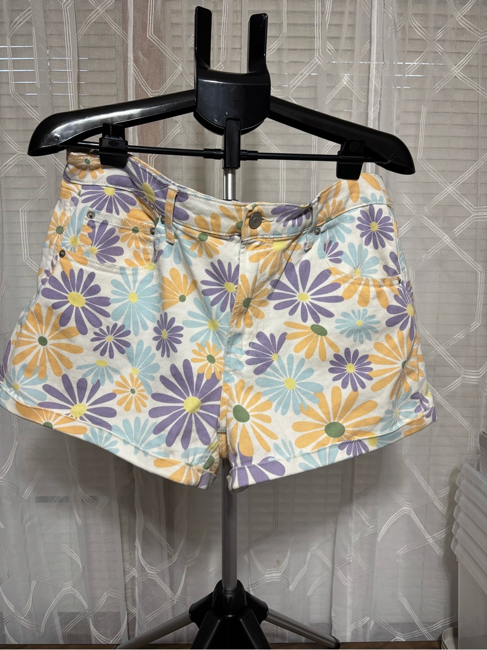 No Boundaries size15 Floral Daisy Print Women’s Shorts 12w legs 13L 36” waist